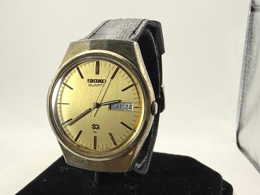 Vintage Seiko Quartz Day Date Gold Dial Mens Watch 7123-8579 35mm
