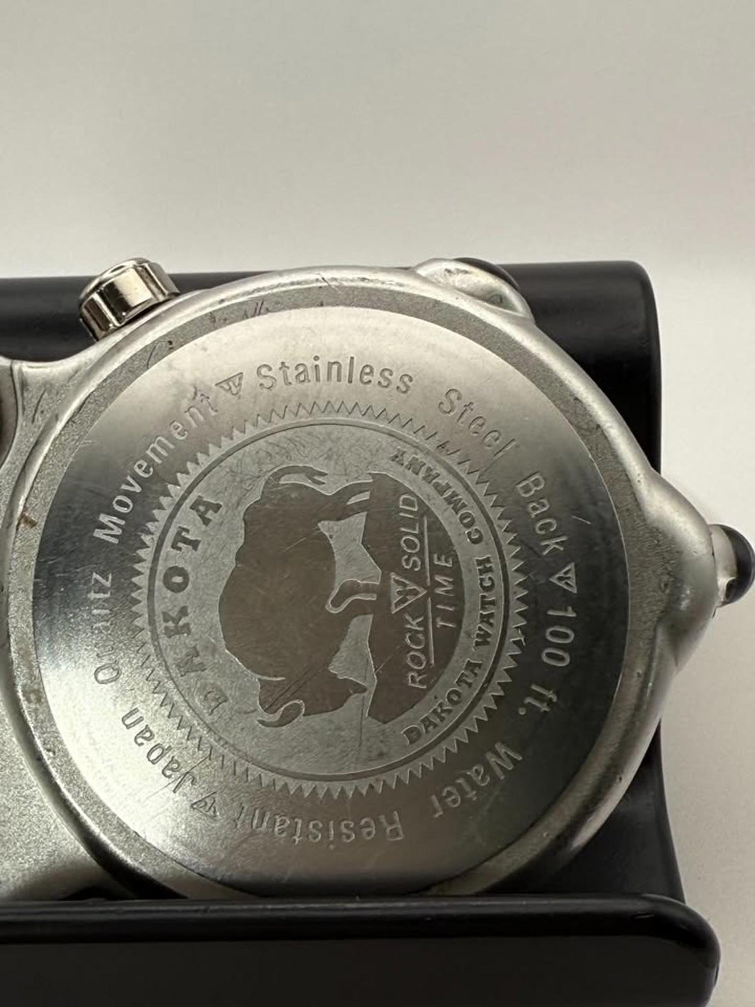 DakotaMiniclip Microlight - Antique Silver Case Beige Dial