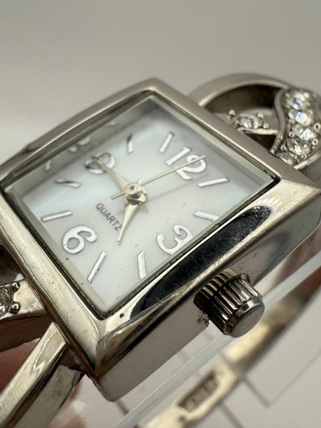 Beautiful Ladies Bracelet Watch Mother of Pearl dial