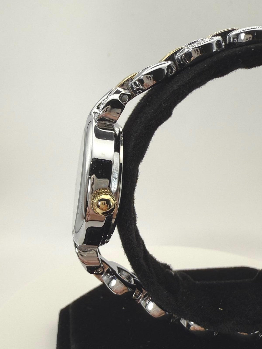 Armitron Bracelet Ladies Quartz Watch 26mm case